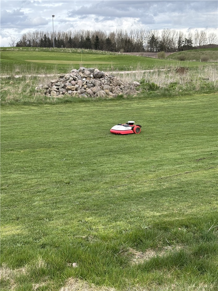 Så er robotterne kommet til Hobro Golfklub.